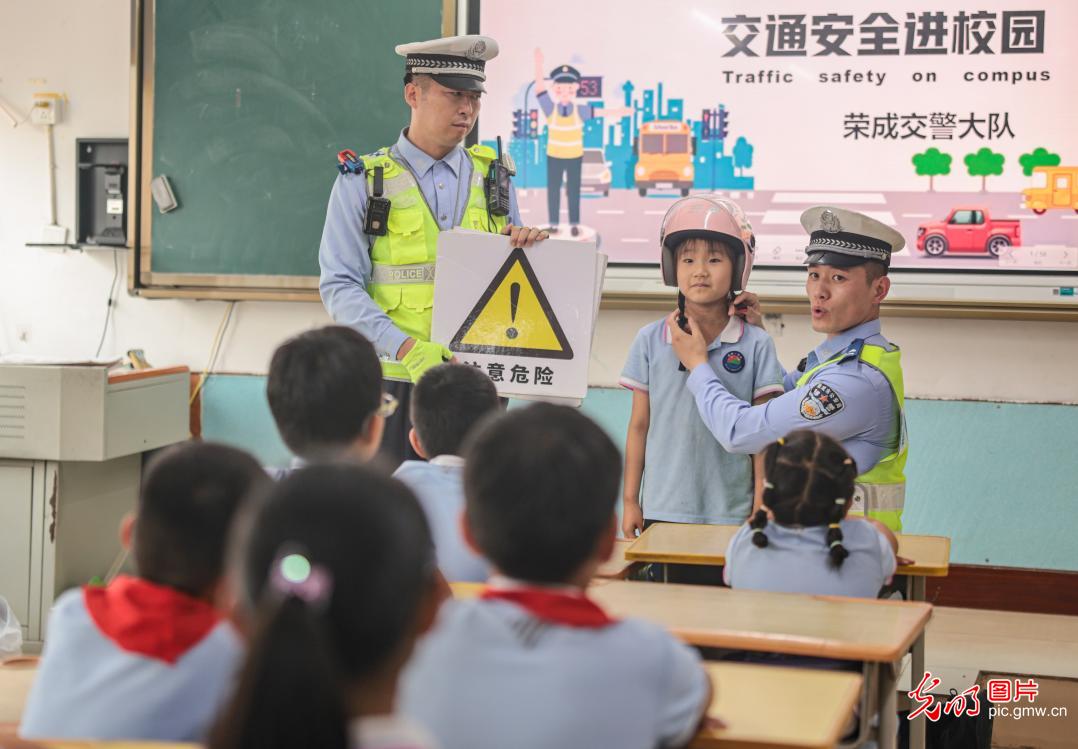 “暑期安全课”为青少年假期筑牢安全防线