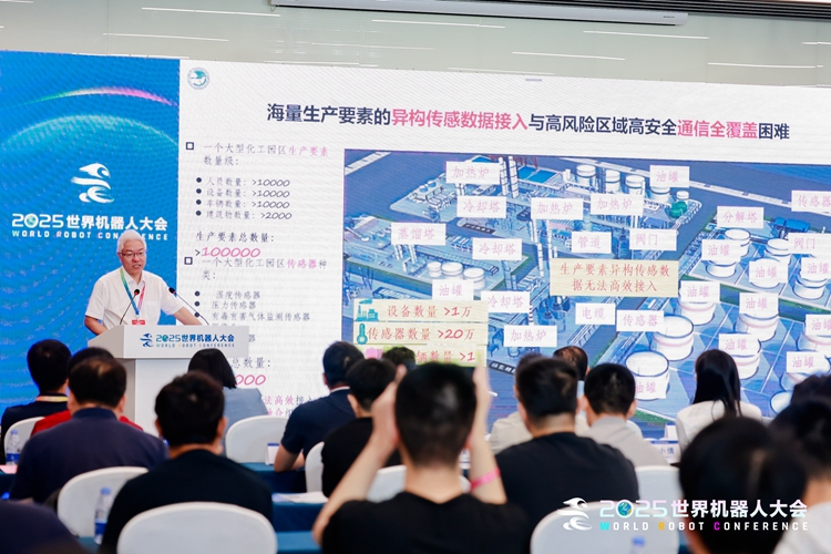 邓中亮谈科技人才培养:在高校里打好基础 在工作中不断提升 邓中亮谈科技人才培养:在高校里打好基础 在工作中不断提升