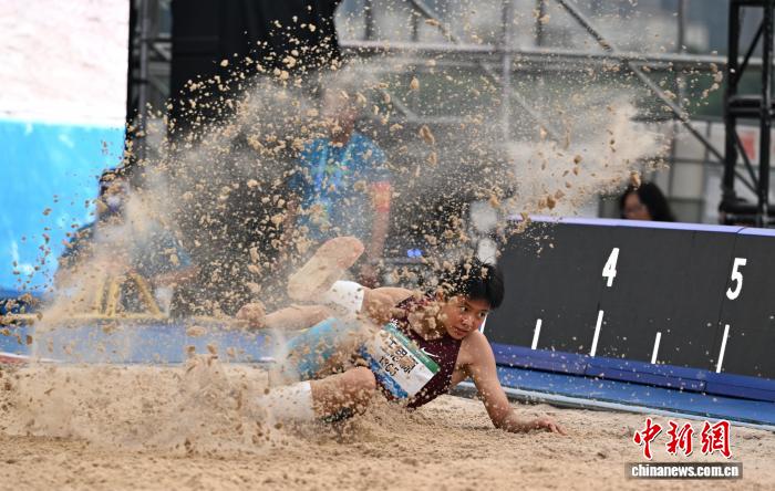 全国青少年田径运动会:女子跳远黄心愉夺冠