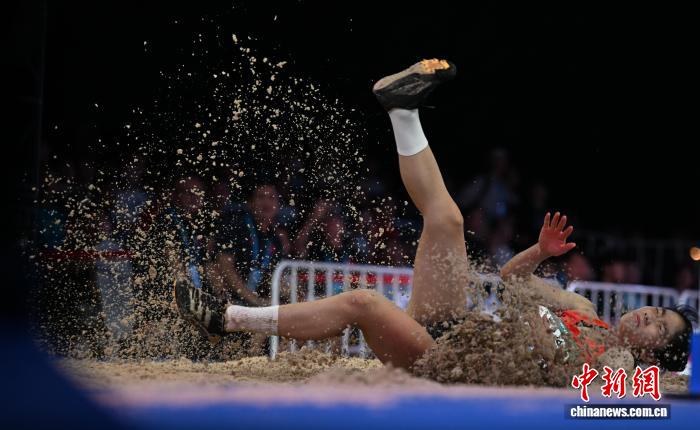 全国青少年田径运动会:女子跳远黄心愉夺冠