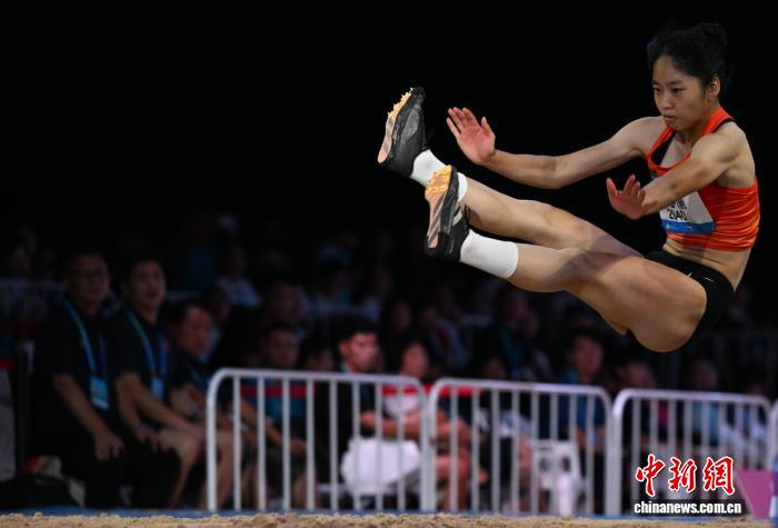 全国青少年田径运动会:女子跳远黄心愉夺冠