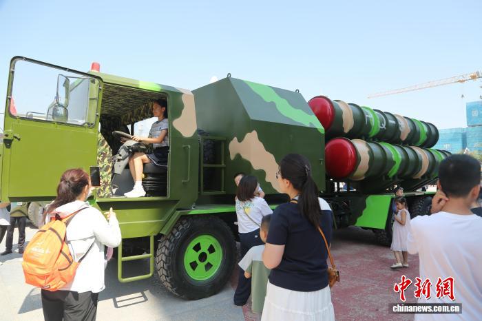 甘肃启幕航天重器展 游客沉浸体验“大国科技公开课”