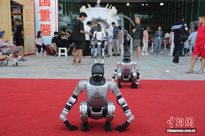 甘肃启幕航天重器展 游客沉浸体验“大国科技公开课”