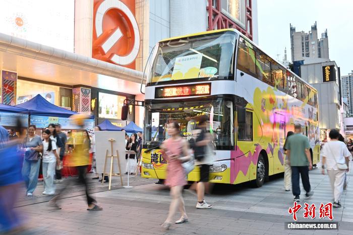 广州：“百万英才汇南粤”商圈都市招聘会举行