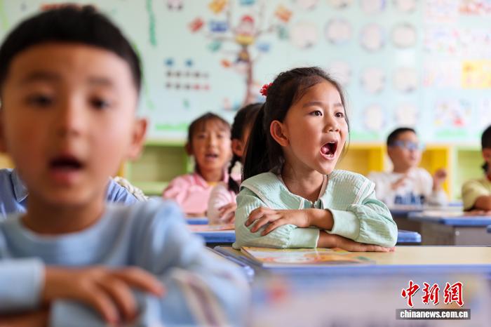 青海西宁:中小学生上好开学第一课 青海西宁:中小学生上好开学第一课