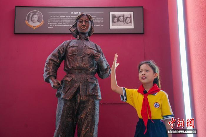 “开学第一课” 湖北襄阳师生重温抗战历史 “开学第一课”湖北襄阳师生重温抗战历史