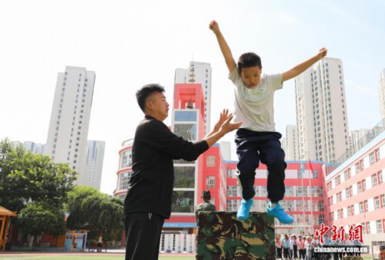 青海西宁：小学生