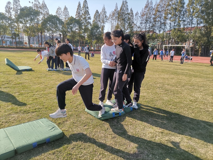 空中操场、欢乐弄堂……沪上校园多措并举拓展运动空间 空中操场、欢乐弄堂……沪上校园多措并举拓展运动空间