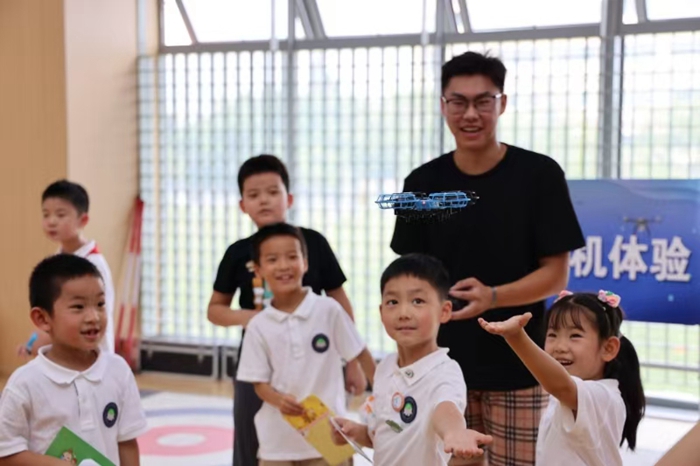 空中操场、欢乐弄堂……沪上校园多措并举拓展运动空间 空中操场、欢乐弄堂……沪上校园多措并举拓展运动空间