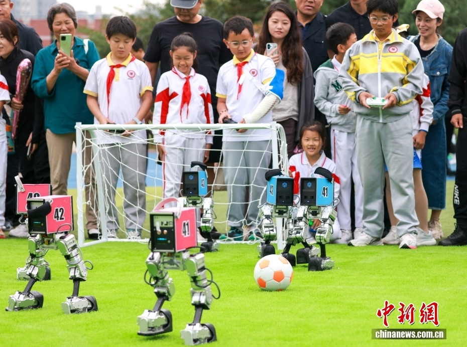 北京市“校园足球主题月”启动 北京市“校园足球主题月”启动