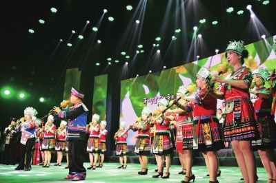 全国各地欢庆第四十一个教师节 让每一个“灯盏”闪耀