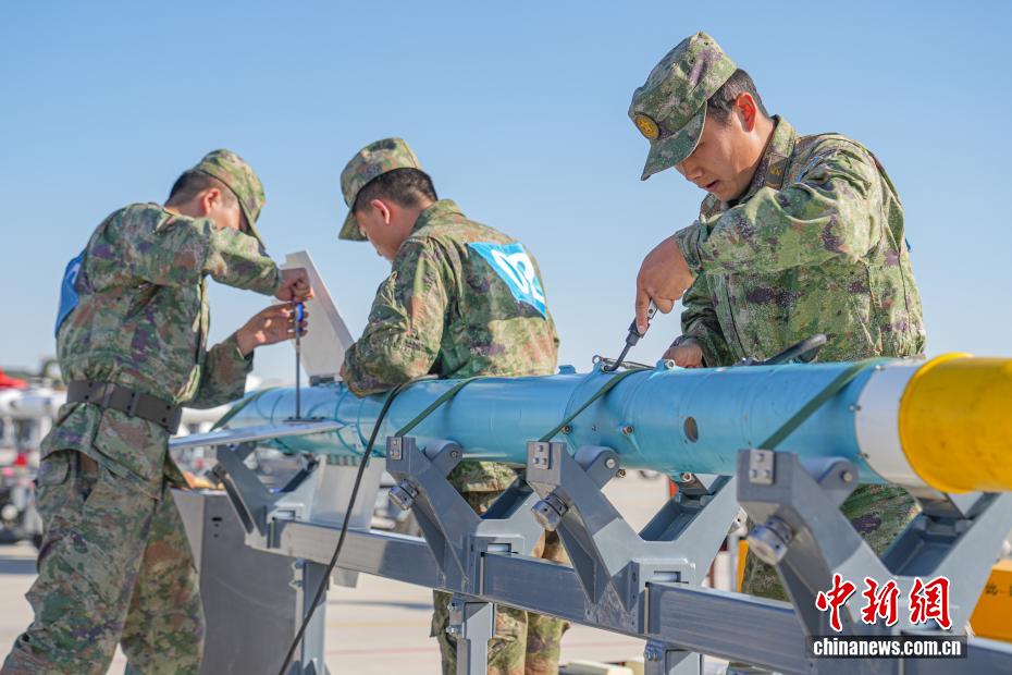 空军西安飞行学院某部组织岗位练兵比武竞赛活动