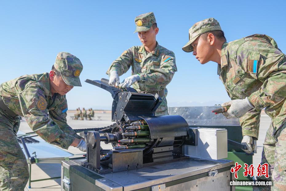 空军西安飞行学院某部组织岗位练兵比武竞赛活动