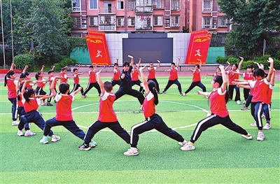 练习武术 强身健体