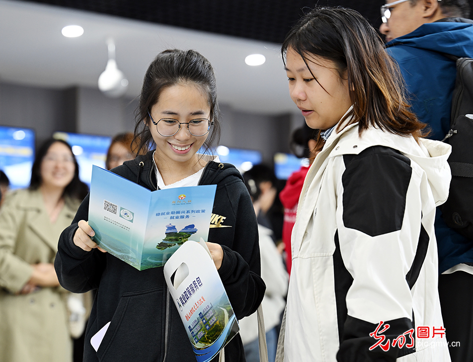 【职引未来】求职招聘“双向奔赴”,稳岗就业精准发力 【职引未来】求职招聘“双向奔赴”,稳岗就业精准发力