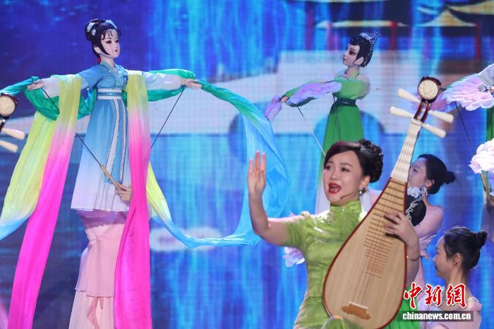 文艺志愿者走进东南大学绽放文艺之花