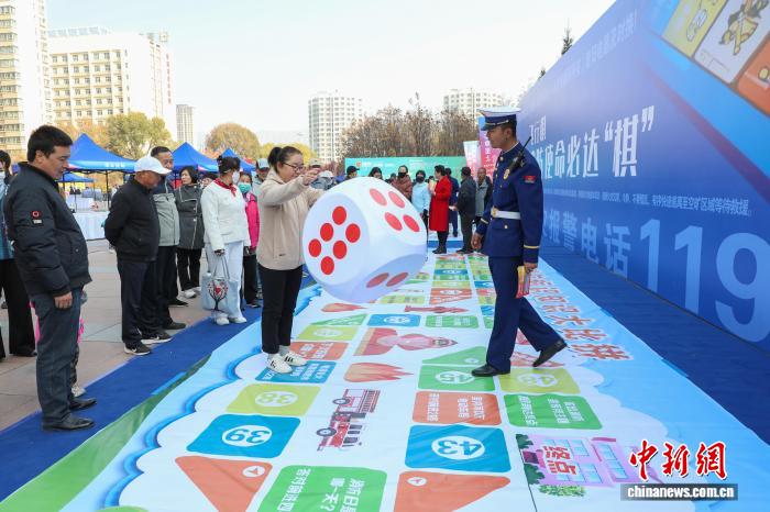 青海民众沉浸式学习消防安全知识