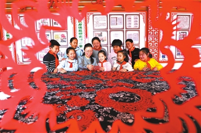 非遗剪纸进校园