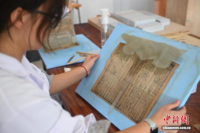 甘肃高校育“文物医生”