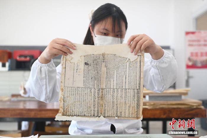 甘肃高校育“文物医生”