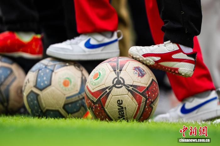 贵州毕节：“青训”校园少年“足”梦