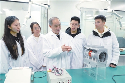 产学研“抱团”闯出创新路