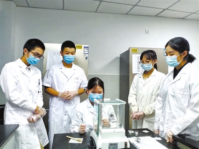 今日科研“雏鹰” 未来创新“雄鹰”