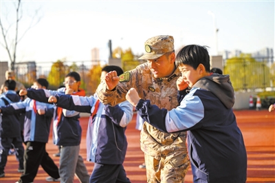 迷彩国防校园行