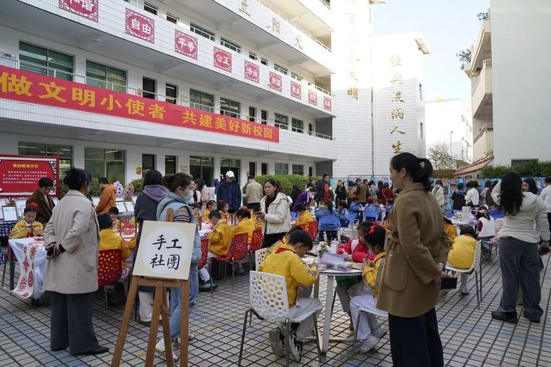 剪纸、鸣鸠琴、陶艺……这里的课后托管“玩”出新花样