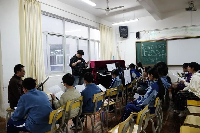 剪纸、鸣鸠琴、陶艺……这里的课后托管“玩”出新花样