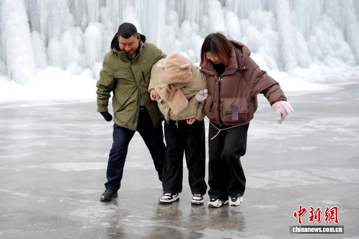 秦岭腹地冰雕雪景美不胜收