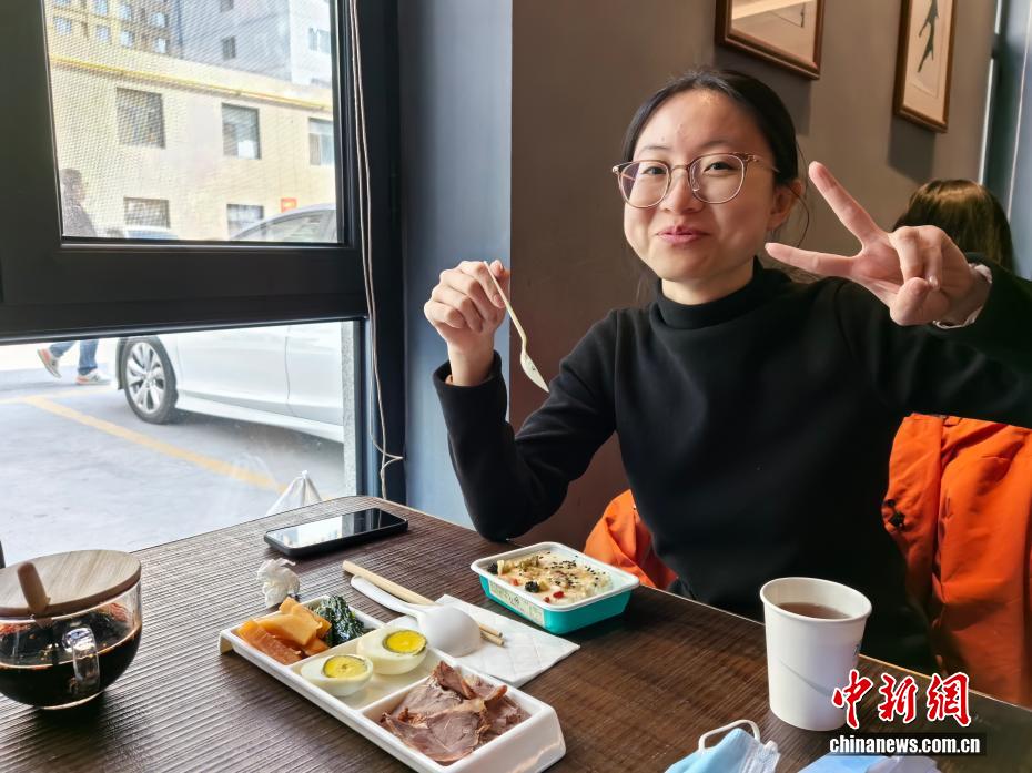 台湾学子畅游黄河之滨：吃牛肉面 观黄河
