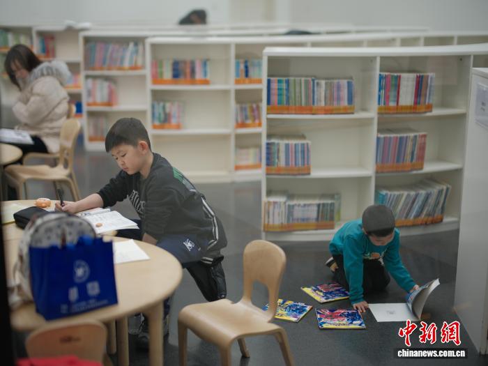 《全民阅读促进条例》施行 天津图书馆成市民周末打卡地