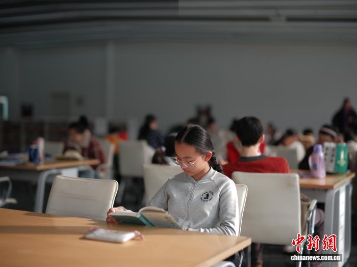 《全民阅读促进条例》施行 天津图书馆成市民周末打卡地