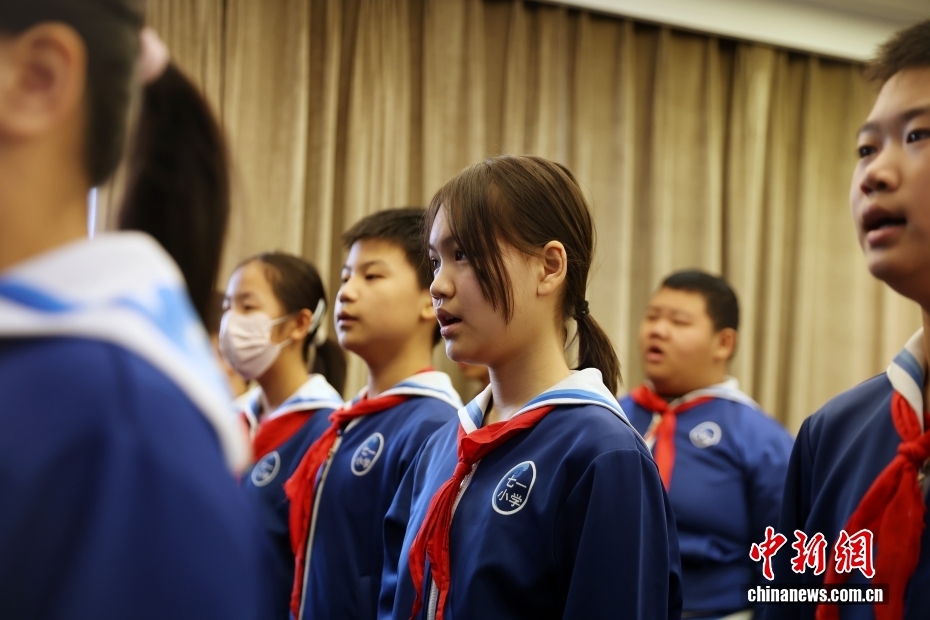 校园模式开启 多地中小学生迎来新学期