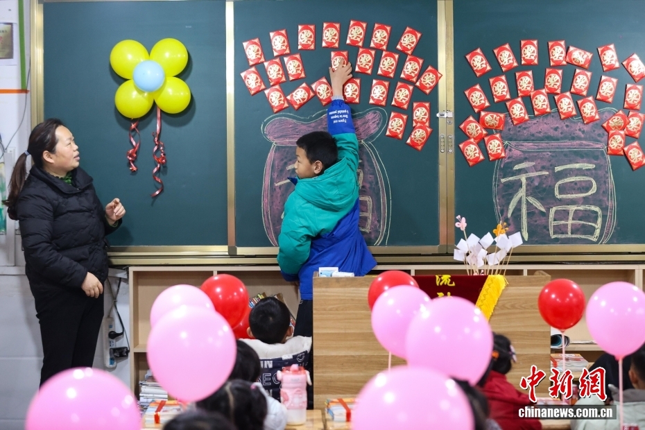 校园模式开启 多地中小学生迎来新学期