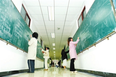 西南大学矢志办好教师教育 培养大批扎根西部的毕业生 西南大学矢志办好教师教育 培养大批扎根西部的毕业生