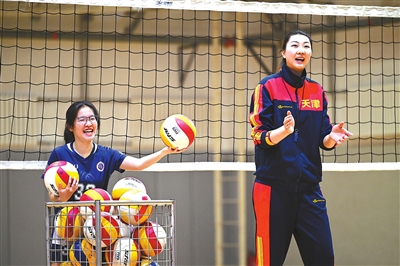 奥运冠军的排球课堂