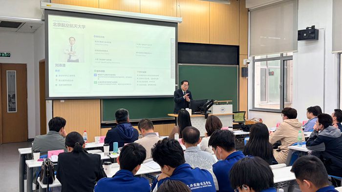 为中学生播下科学探索的种子