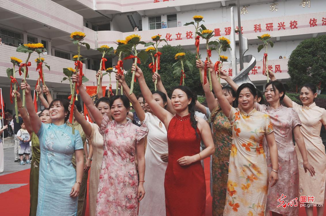【聚焦高考 逐梦今夏】多彩祝福致青春，从容落笔向未来