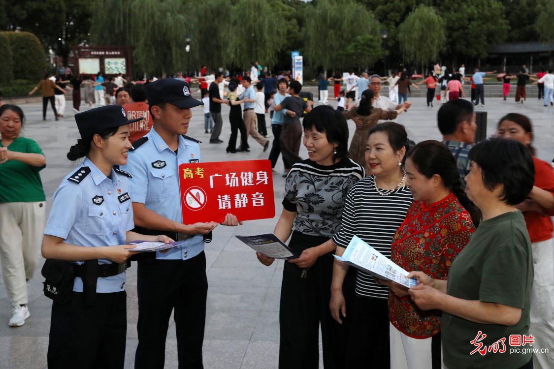 【聚焦高考 逐梦今夏】静音护考,为学子筑起暖心“隔音墙” 【聚焦高考 逐梦今夏】静音护考,为学子筑起暖心“隔音墙”