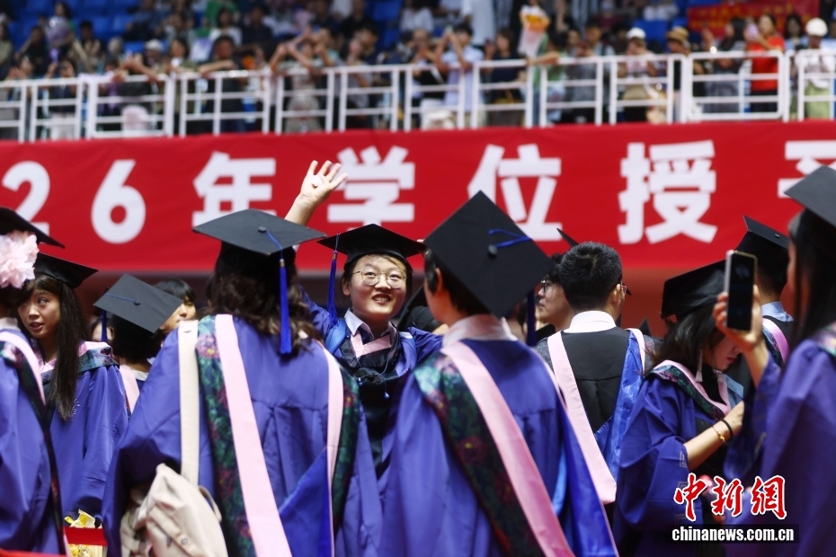 对外经济贸易大学举行毕业典礼 对外经济贸易大学举行毕业典礼