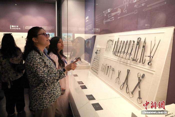 尼泊尔青年青海西宁感知中国传统文化