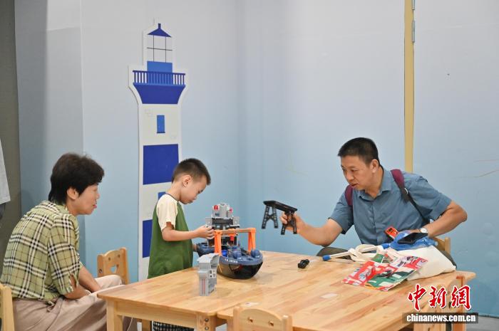 游客走进广州海事博物馆 感受海丝文化魅力 游客走进广州海事博物馆感受海丝文化魅力