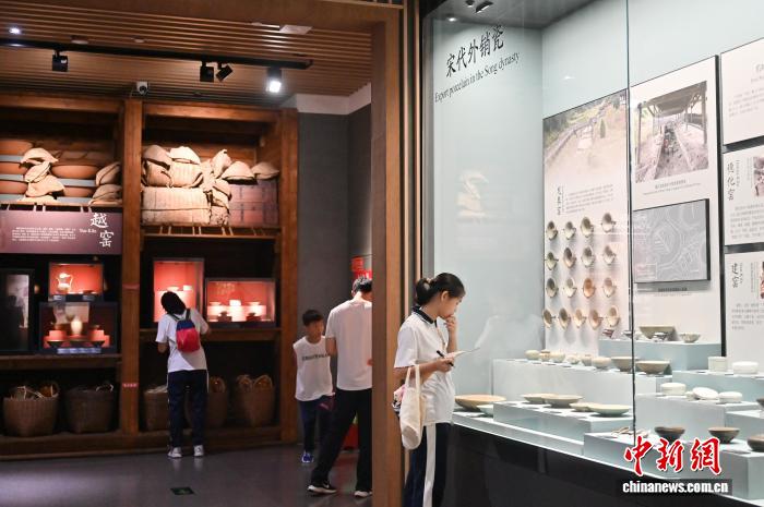 游客走进广州海事博物馆 感受海丝文化魅力