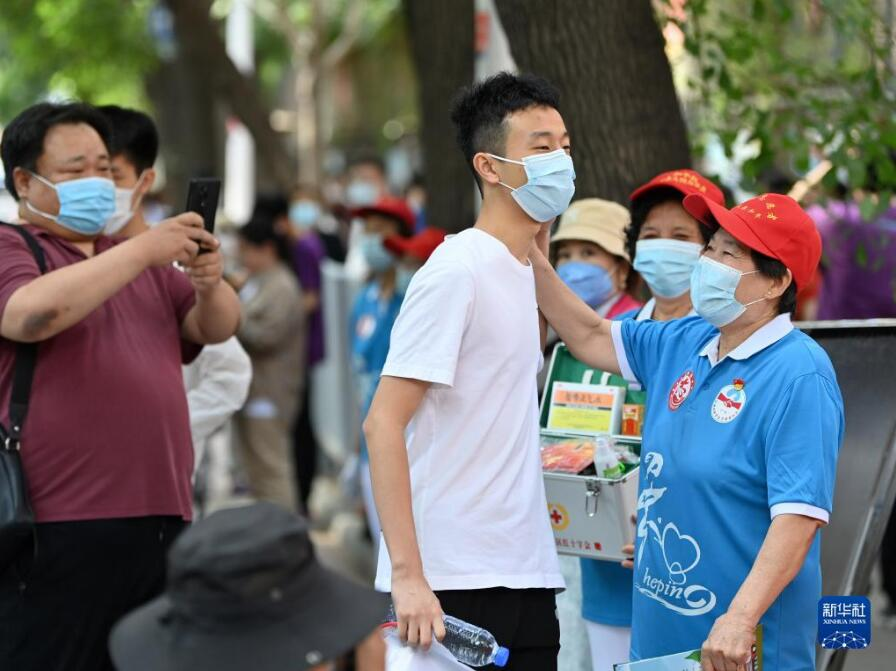 镜头直击：高考现场的你我他 向着梦想出发！