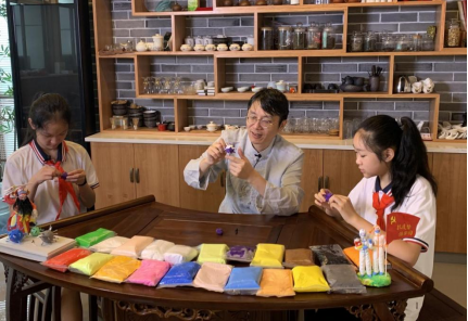 用“一校一品”打造“人文虹教”