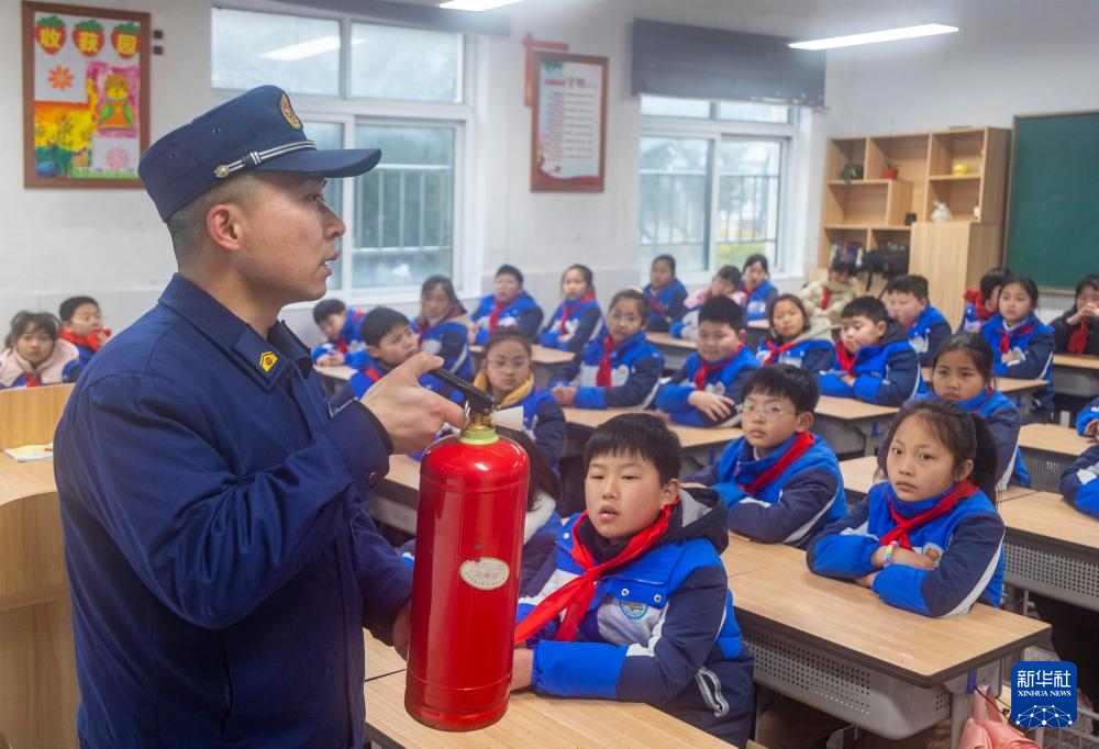 多彩“开学第一课”