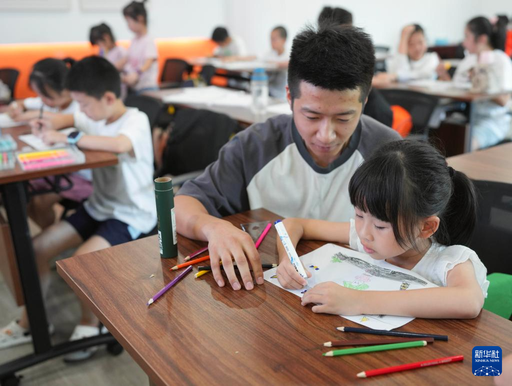 湖州:文明课堂护航“小候鸟”