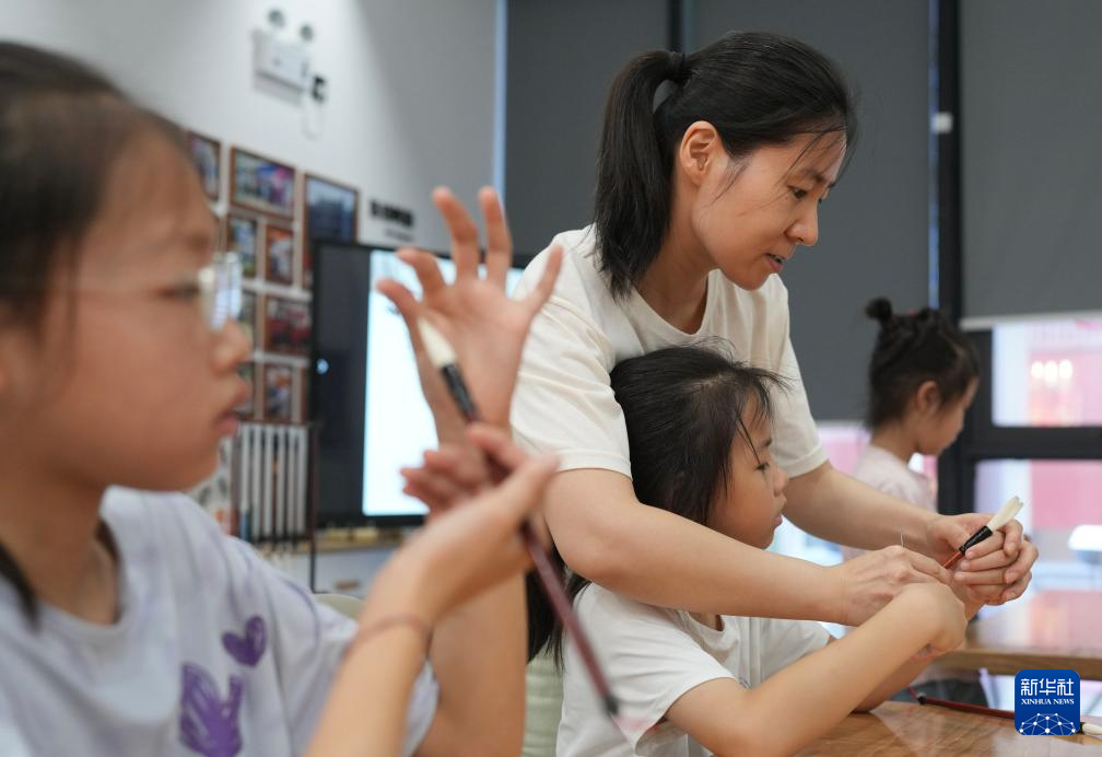 湖州:文明课堂护航“小候鸟”